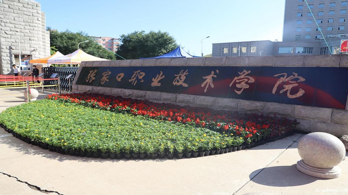学院入口.jpg